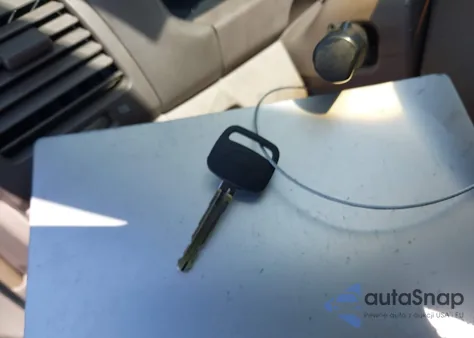 2003 Toyota Camry Le z USA, uszkodzony, nr VIN 4T1BE32K83U188754